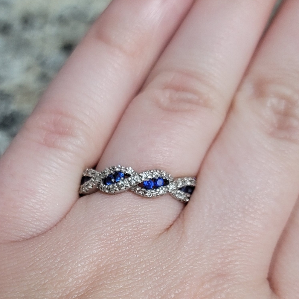 Diamond and Sapphire ring 10k set in 10k